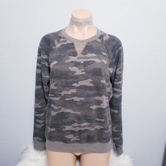 Lucky Brand Tops - Lucky Brand green camo pullover sweatshirt SMALL